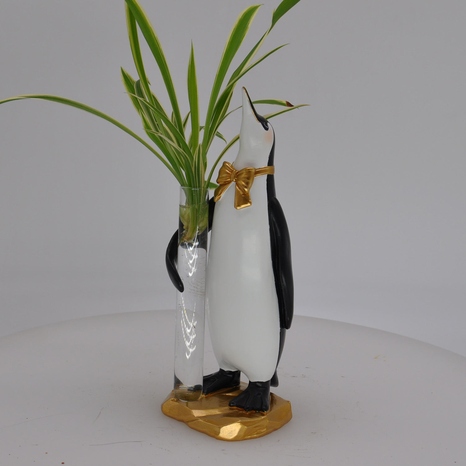 Wholesale resin molds cartoon pengiun sculpture with plant crafts accessories for indoor decoration