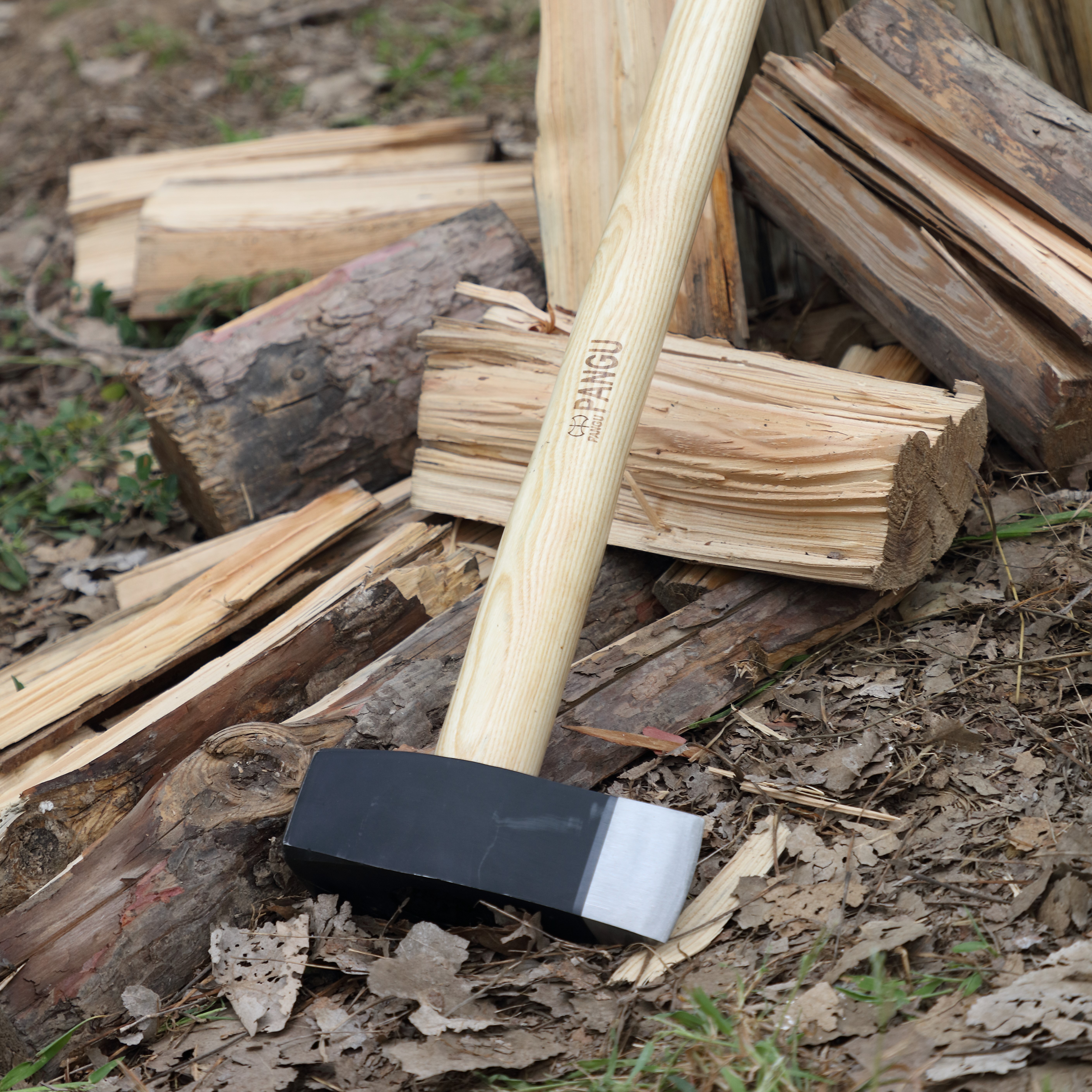 SM01 6LB Splitting maul with hickory handle