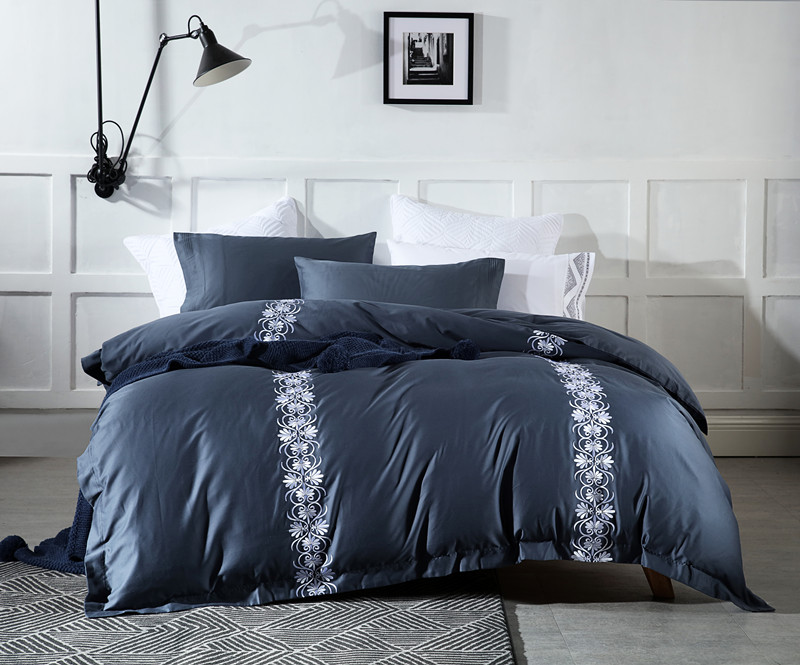 300TC 100% Cotton sateen weave embroidery bedding set