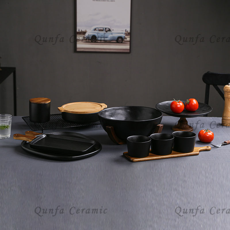 Ceramic Cast Iron Glaze Matt Black with Wood Accesories