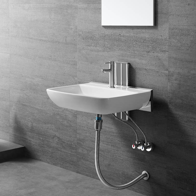 Adjustable basin bracket