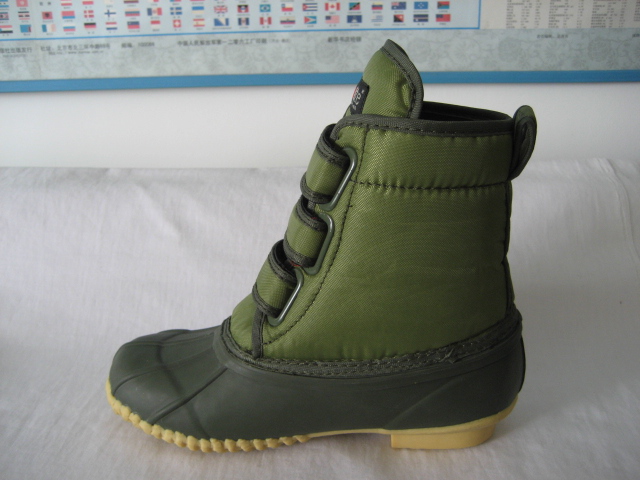 Garden snow boot