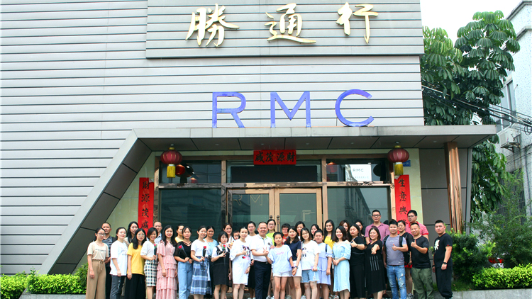 Guangzhou Shengtong Trading Co., Ltd. – blow-up slippers 2
