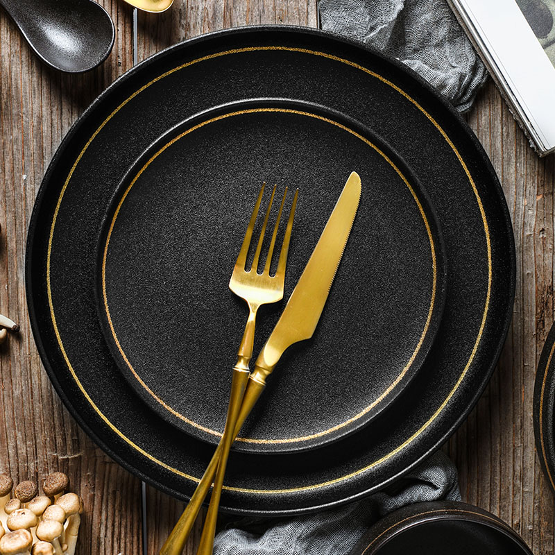 Cast-iron-look Black Round dish with gold rim