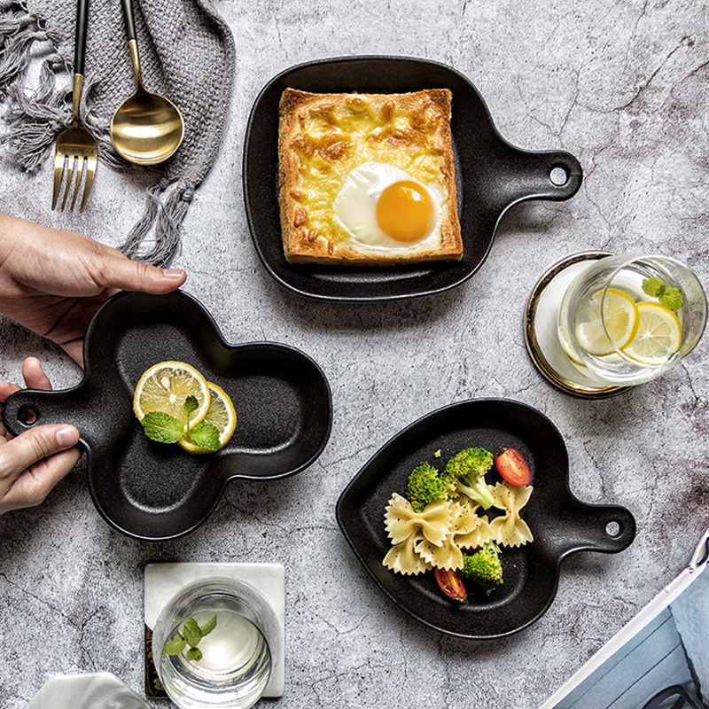 Square shaped baking dish with handle