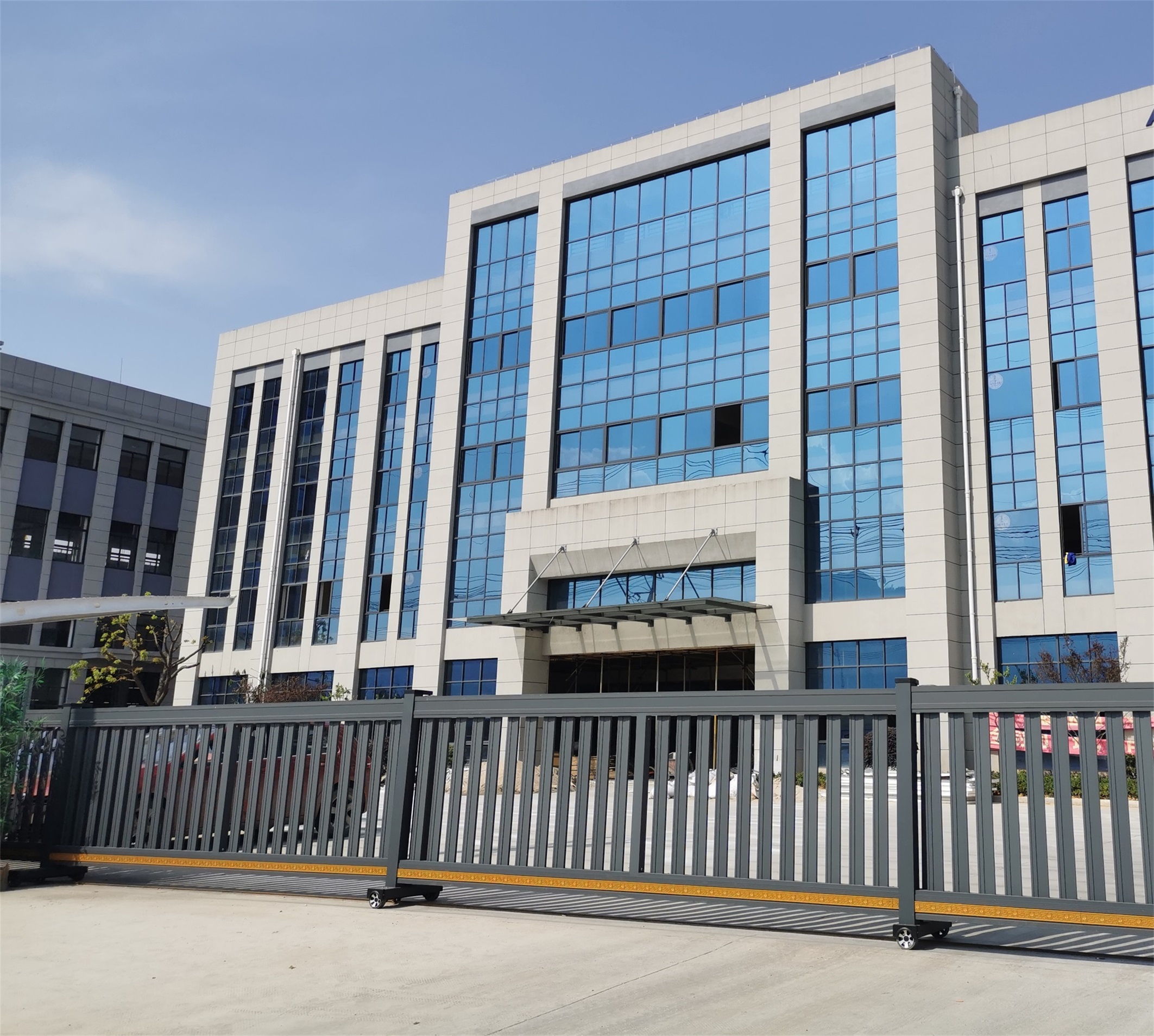 Hangzhou Lianli Electric Co., Ltd. – Cable clamps 1