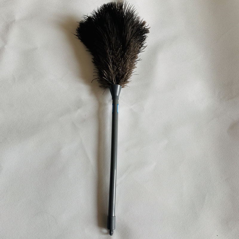 Ostrich feather duster with pp handle