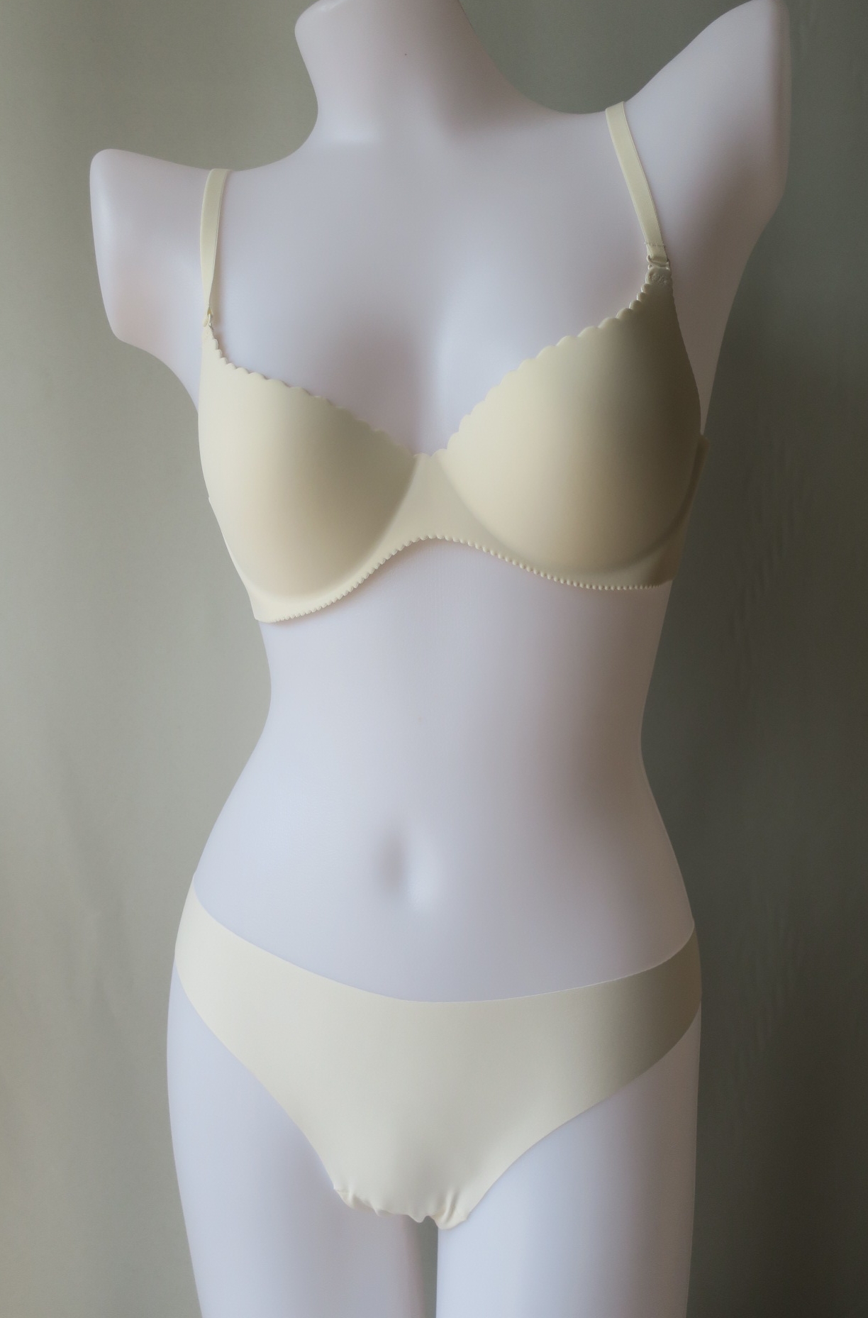 one piece bra +laser cut string