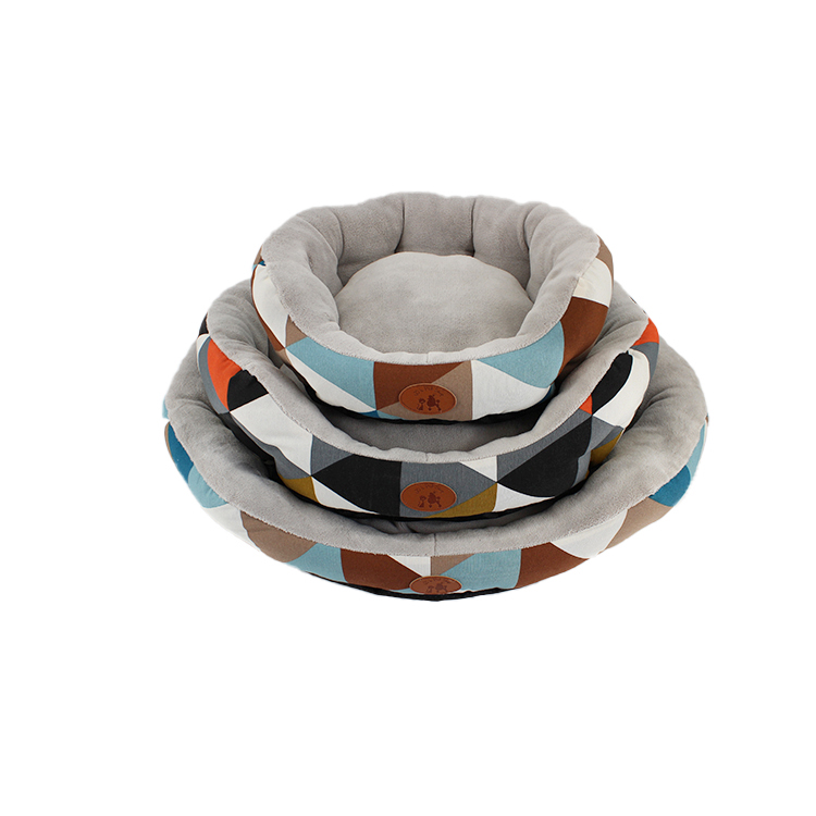 2020 New Style Triangle Colors Matching Family Style Round Soft Pet Bed