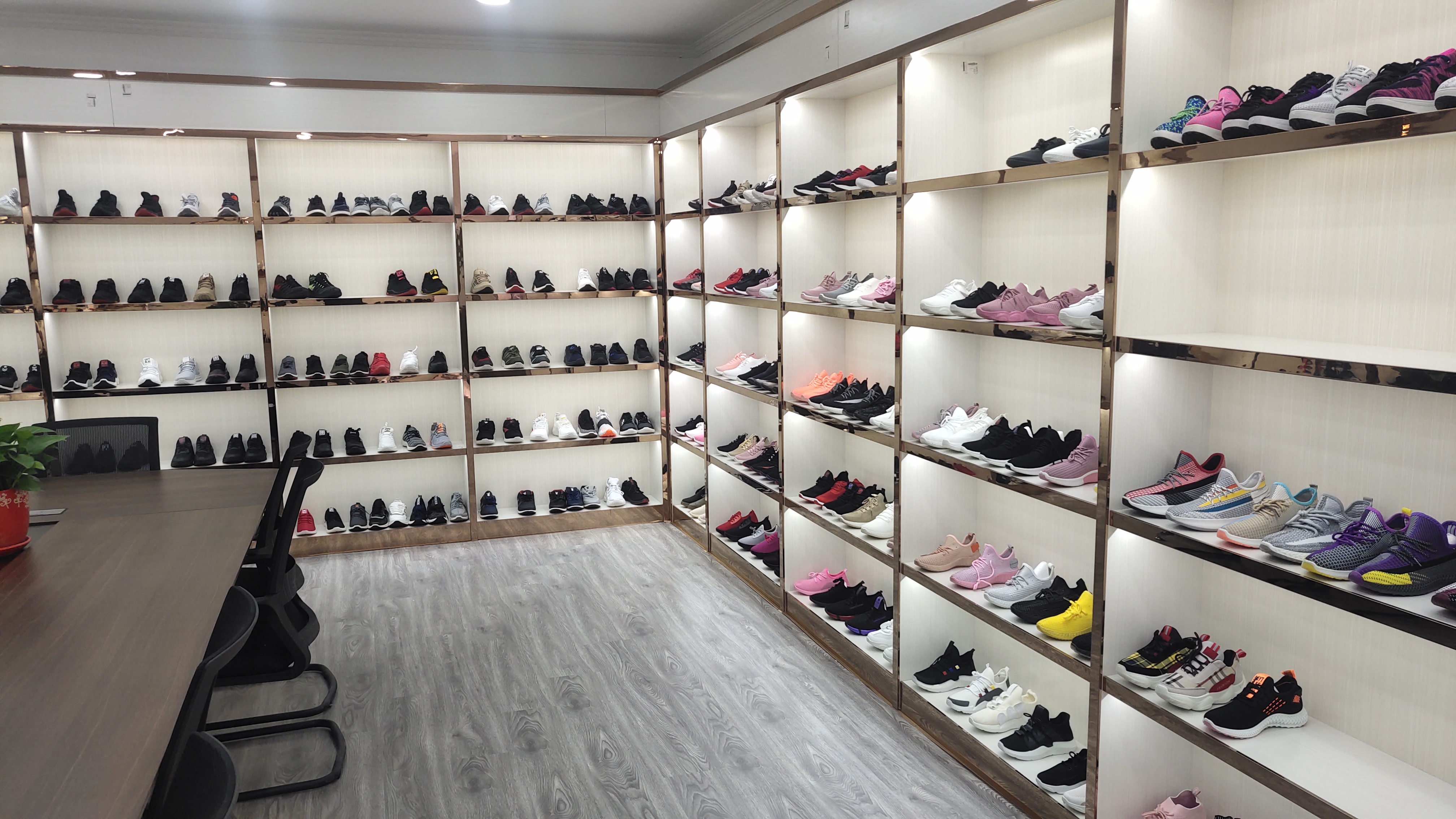 Wangdu Qianzun Trading Co., Ltd. – injection molded shoes 2