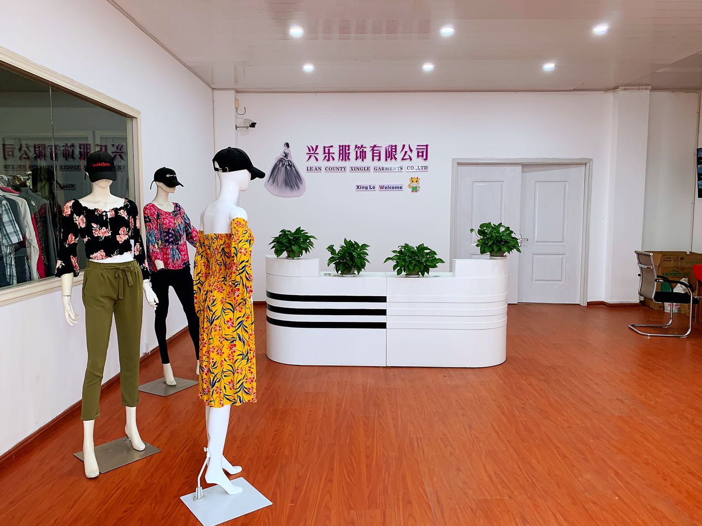 Le'an County Xinle Clothing Co., Ltd. – Women's skirts 1