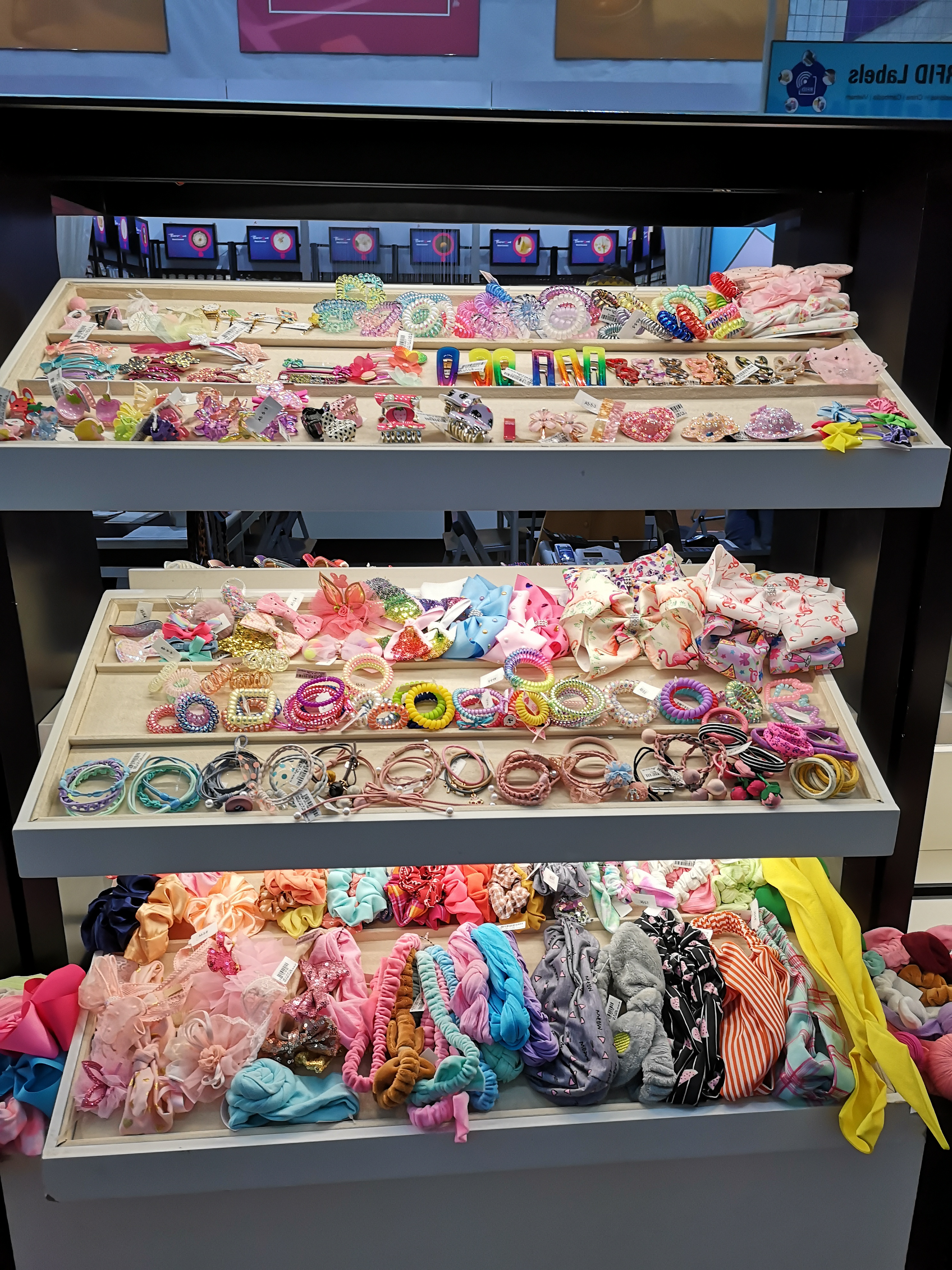 Shanghai Jiantuo Feng International Trade Co., Ltd. – chemical fiber scarves 3