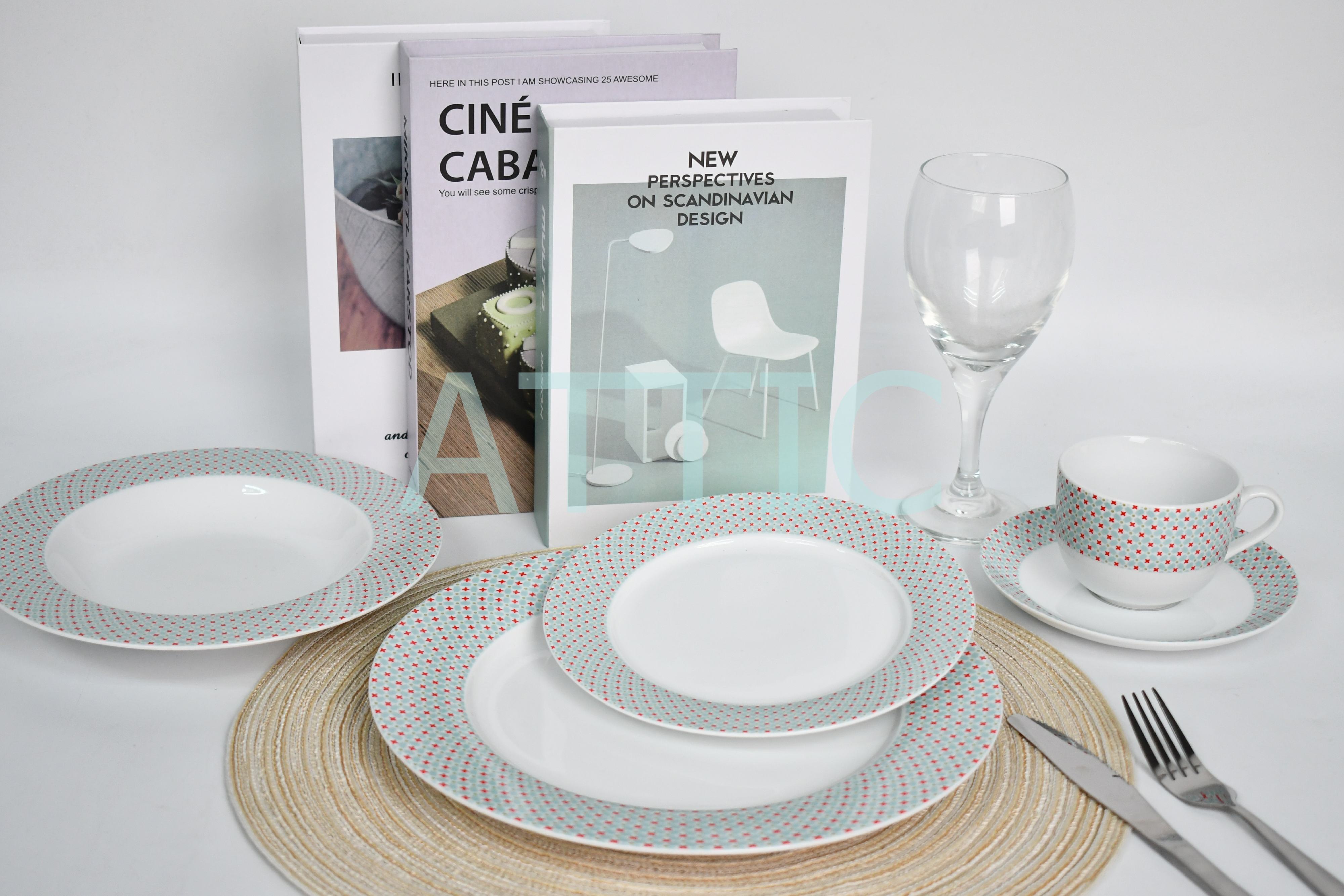 Dinner set with simple design