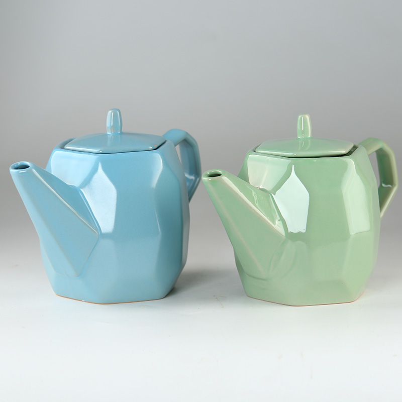 Ceramic tea pot