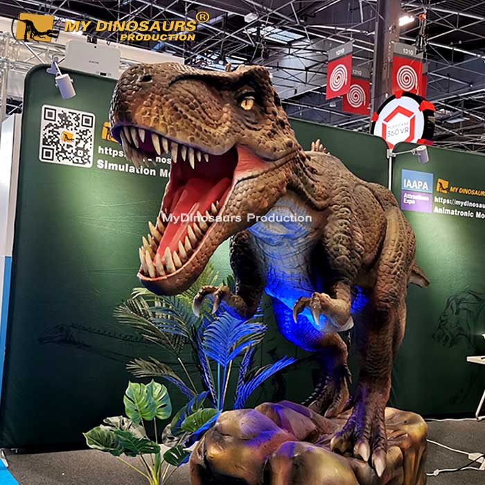 Animatronic dinosaur T-rex