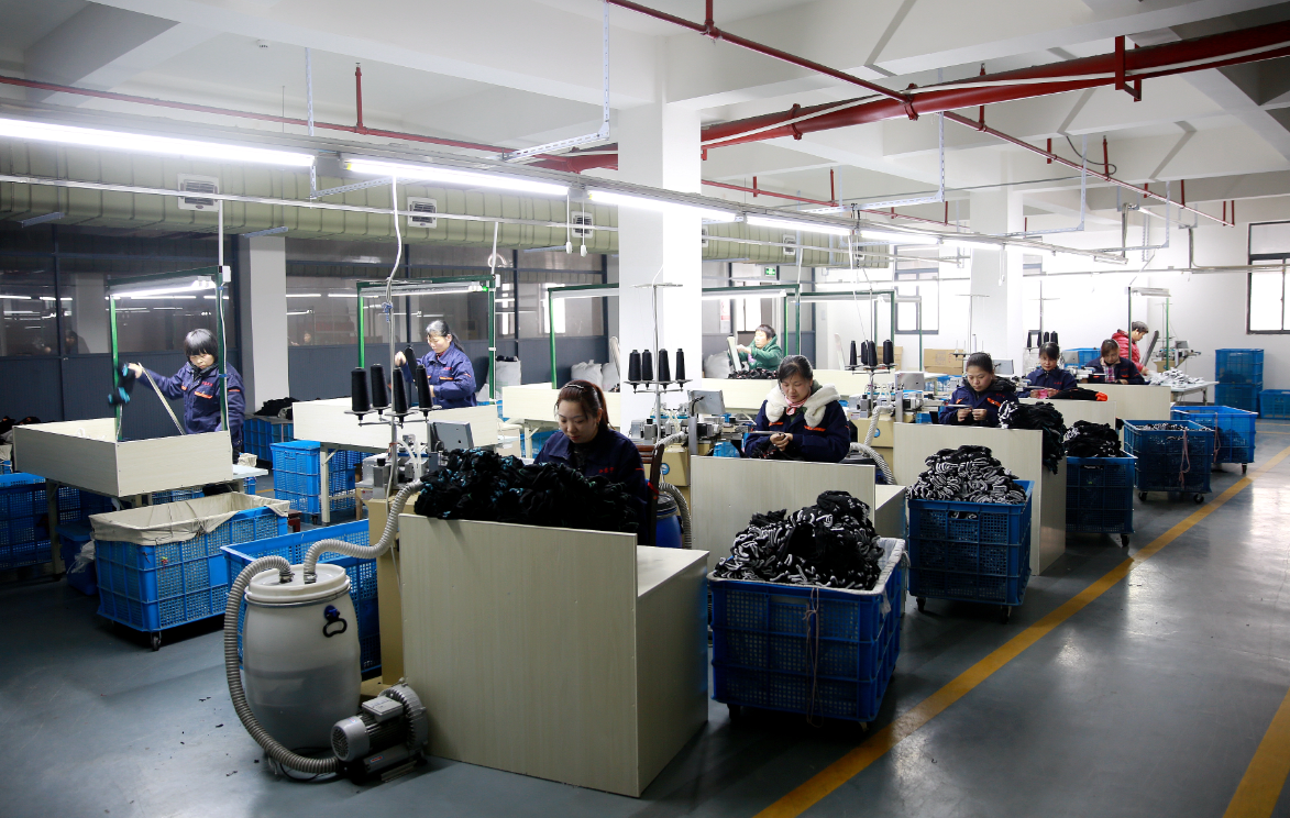 Jiangsu Yuxing Textile Co., Ltd. – floor socks 3
