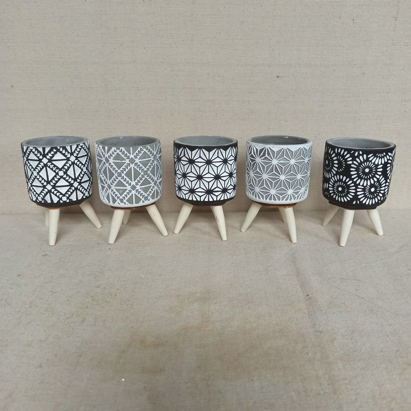 mini cement pot geometry with 3 wood legs