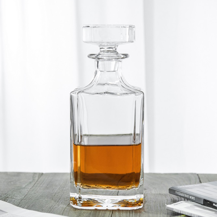 Whiskey decanter