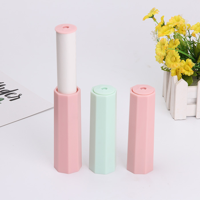 The lovely mini lint roller