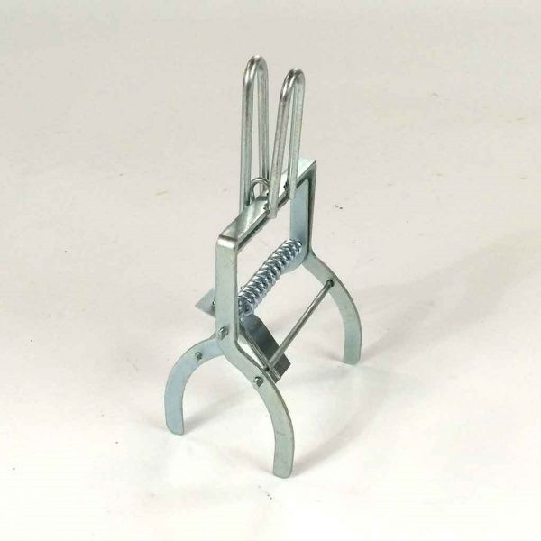 Galvanized scissors type claw mole trap with handle