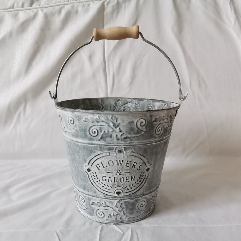 Round zinc bucket