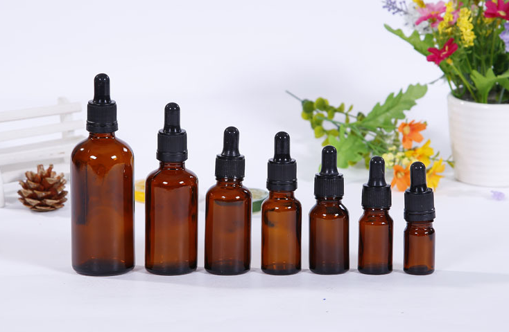 Different specifications of essential oil bottles