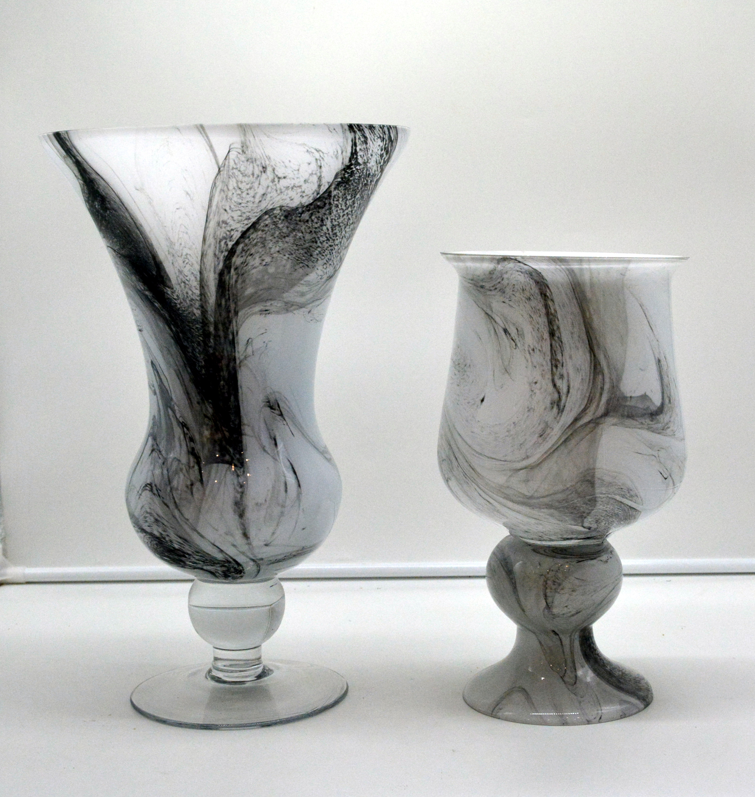 Glass vase with marbel