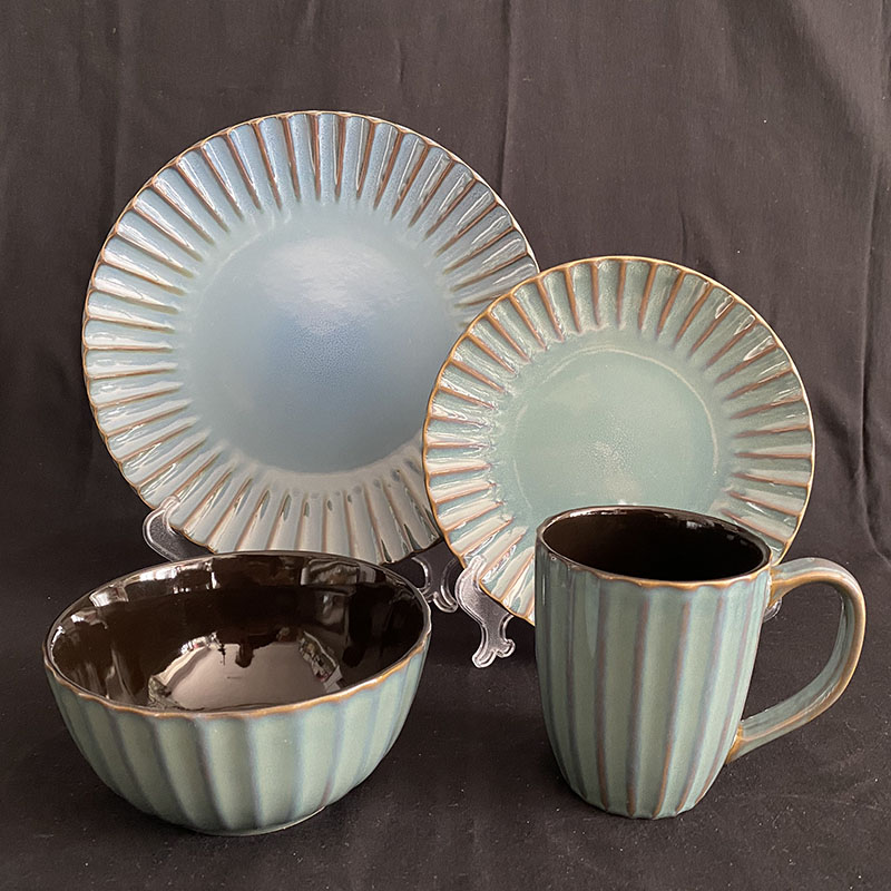 Reactive glaze dinnerware