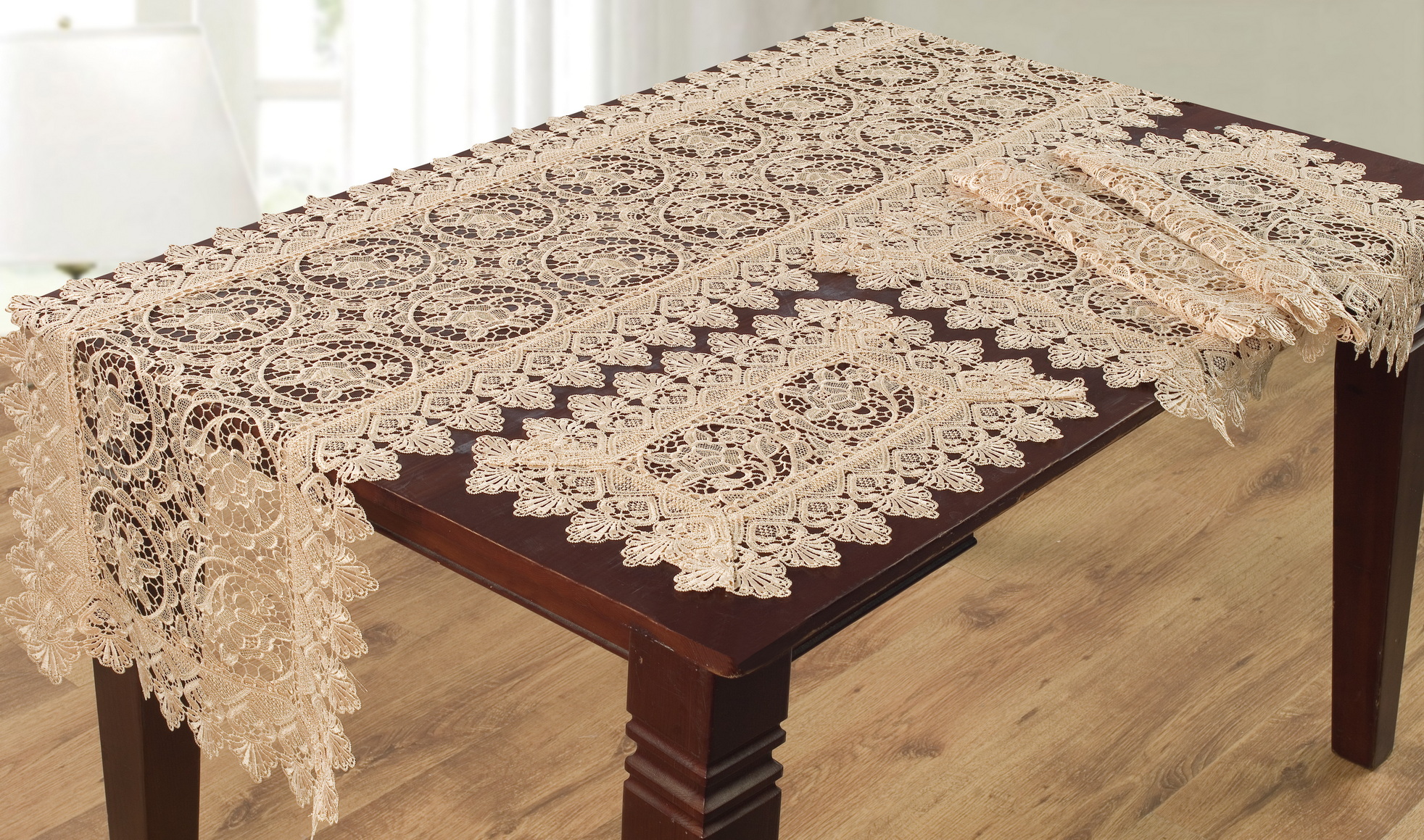 LACE EMBROIDERED TABLErunner