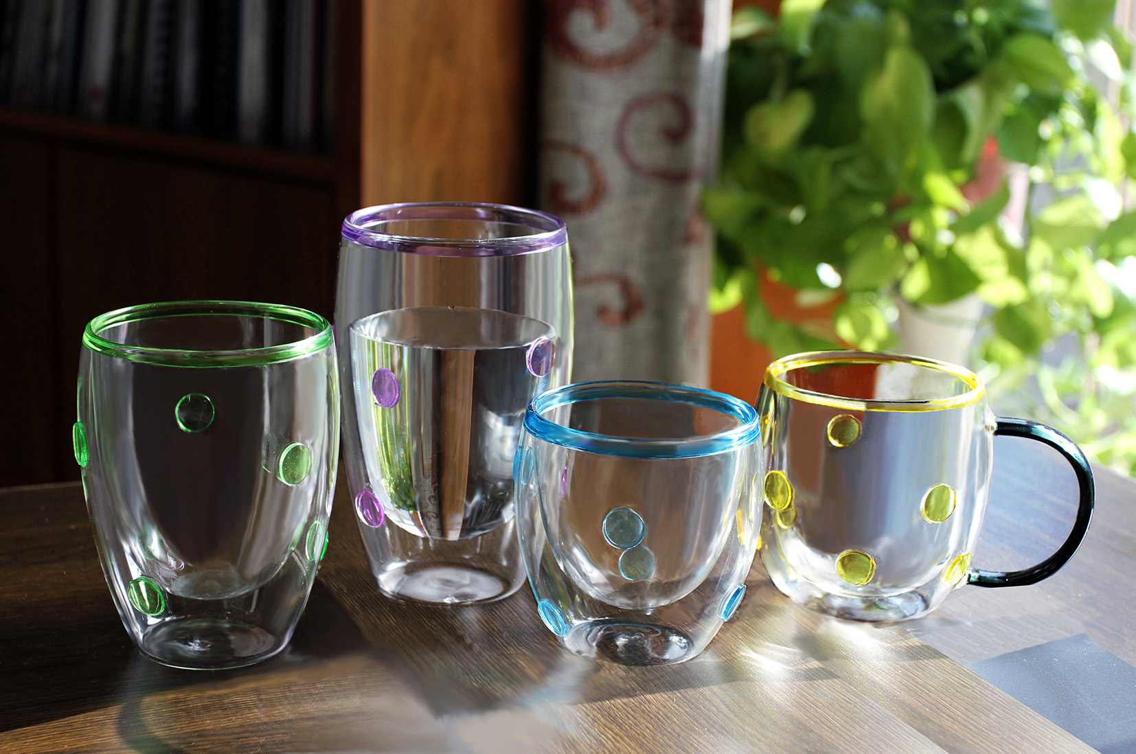 Double wall glass with color rim and big doots
