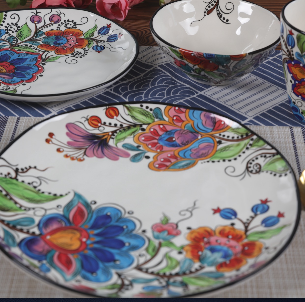 Under glazed decal dinner set