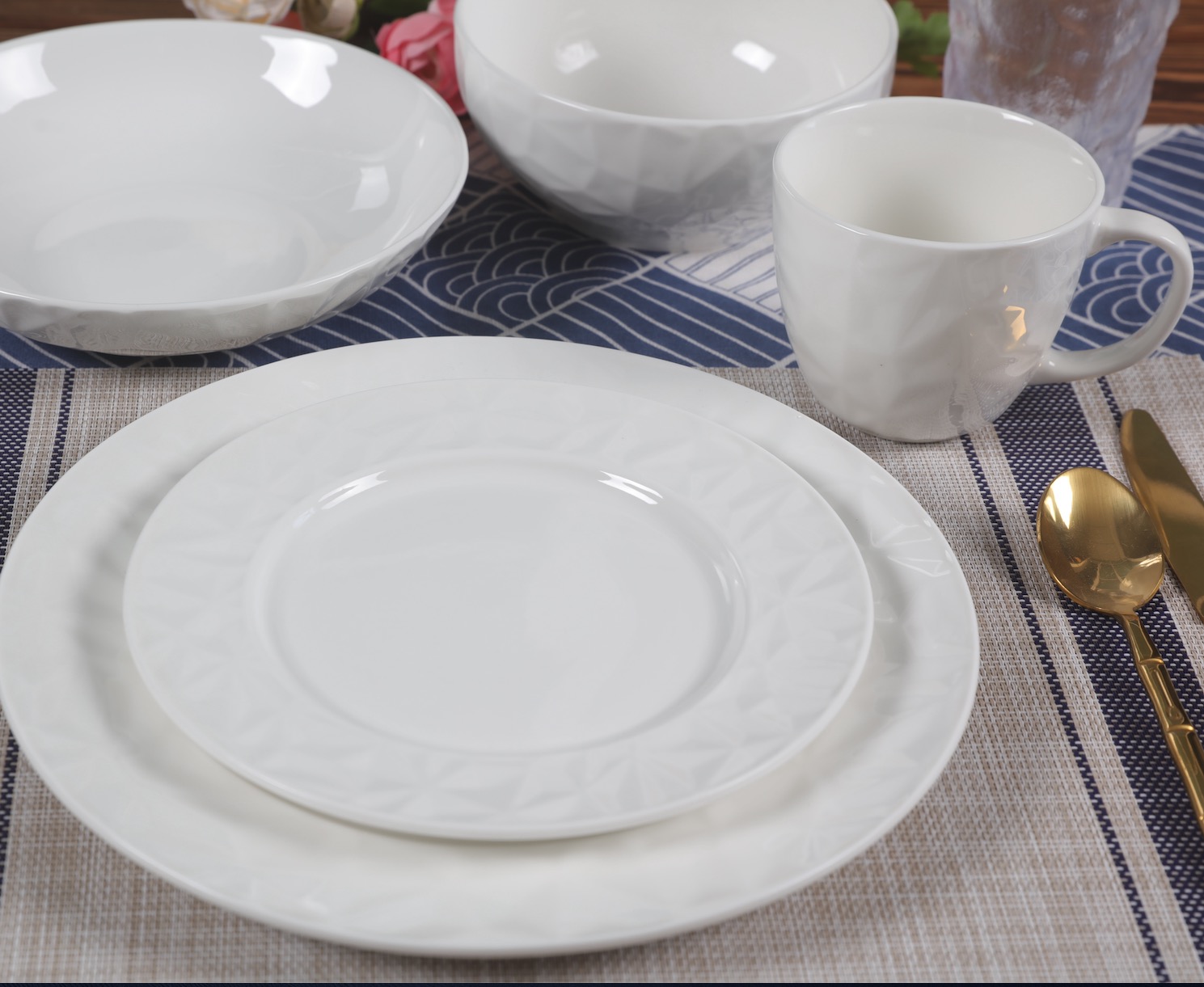 Embossed Dinner set