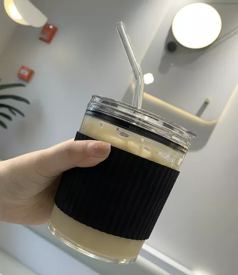 Wholesale 350ml glass straw milk coffee glass with lid portable cold tea water cup