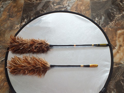 Rooster feather duster with long retractable pp handle