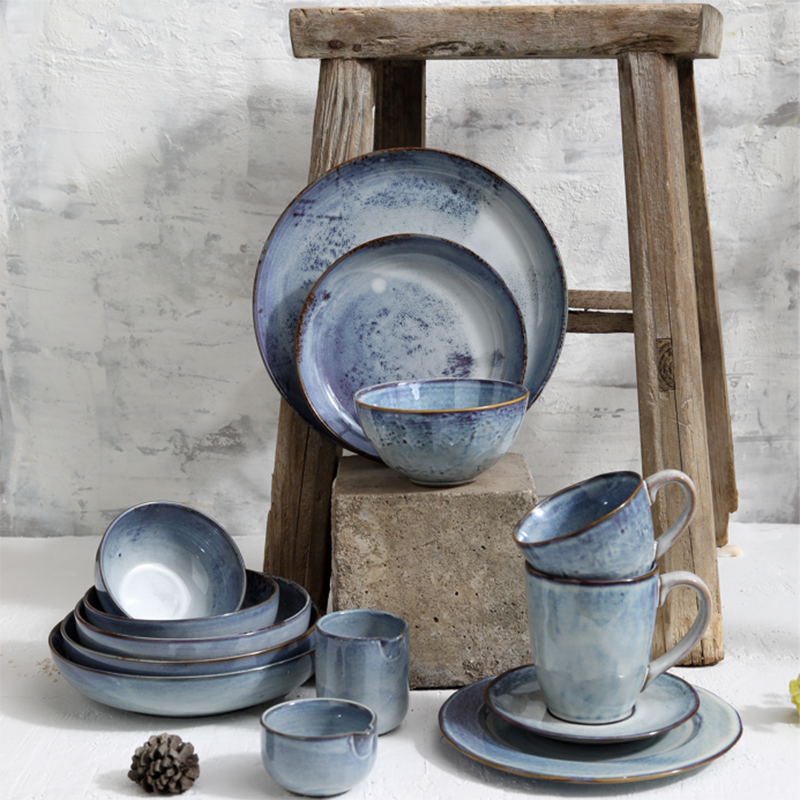 Blue porcelain dinner set