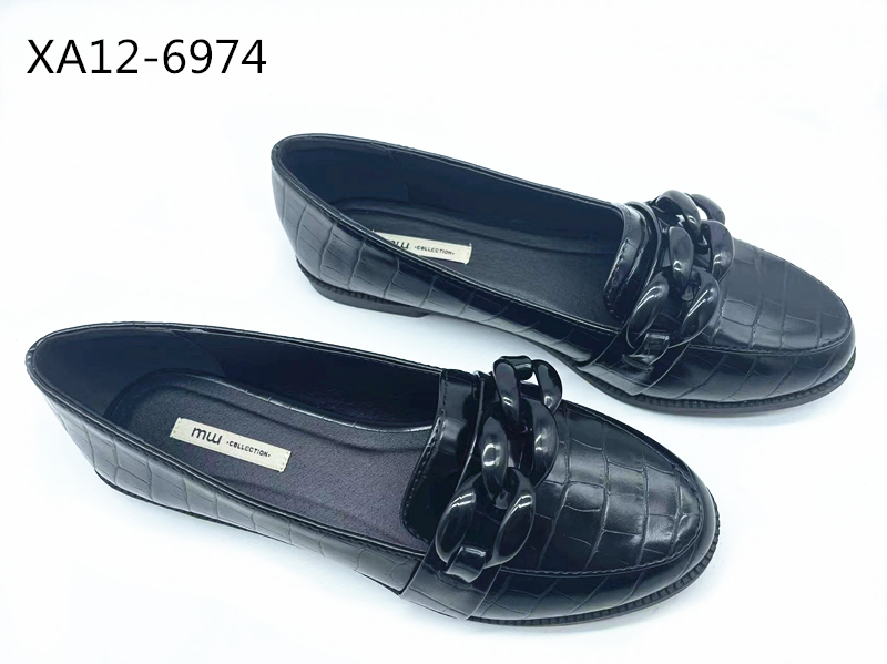 Loafer shoes