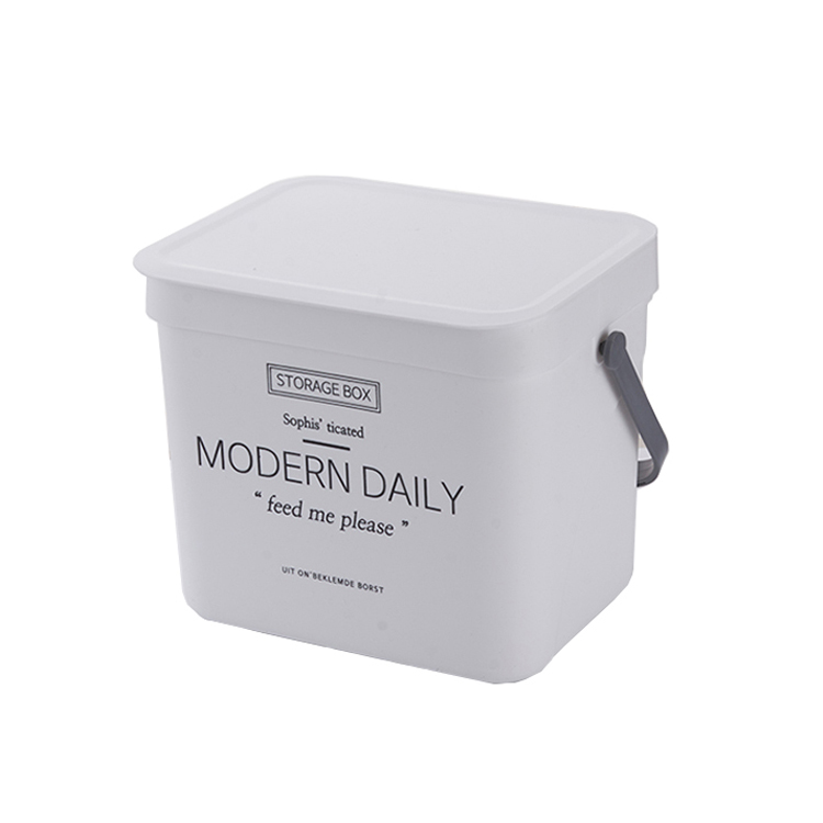 Plastic waste bin