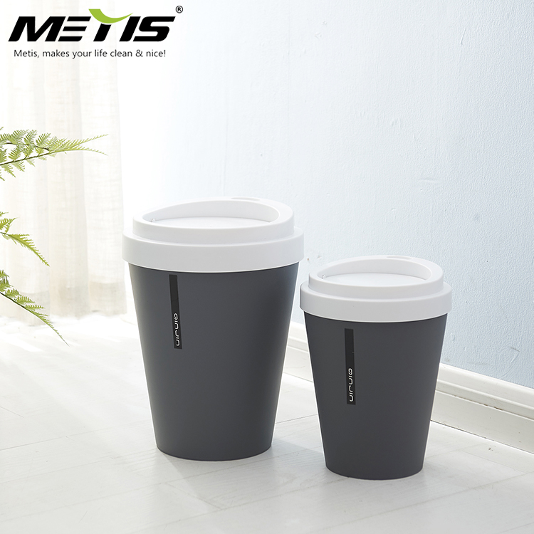 Plastic trash can