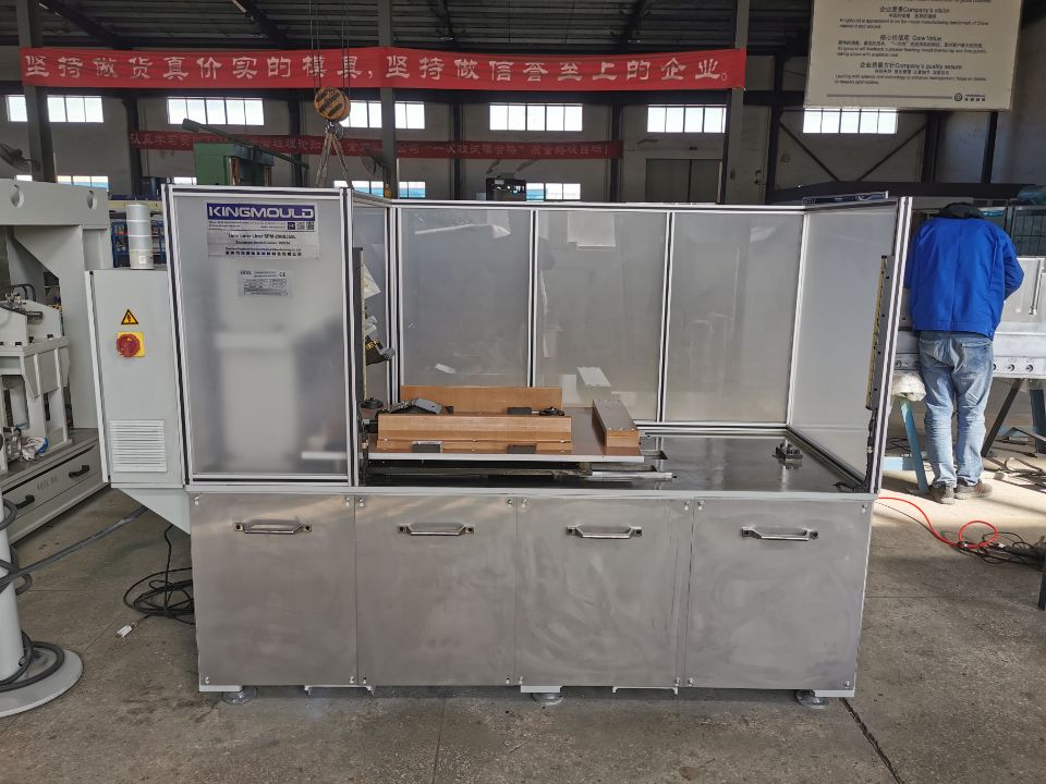 Ice-maker door liner trimming machine