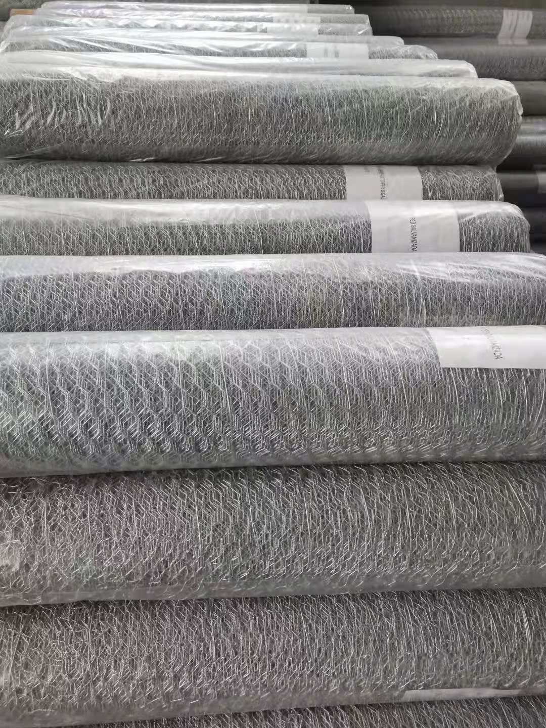 Mesh wire roll