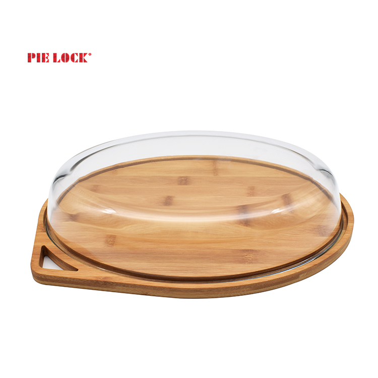 Glass baking dish with bamboo lid