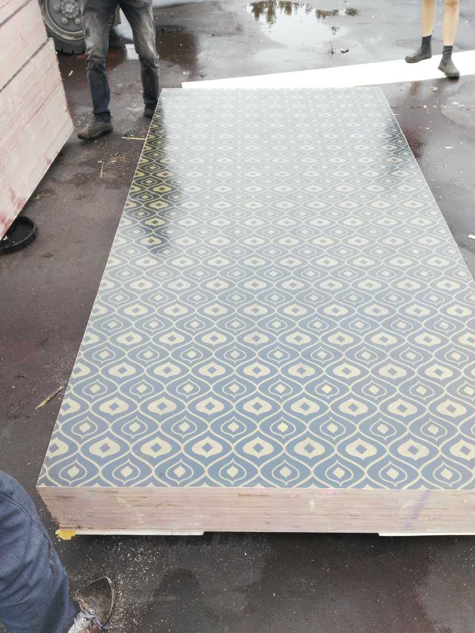 Black film faced plywood 14mm