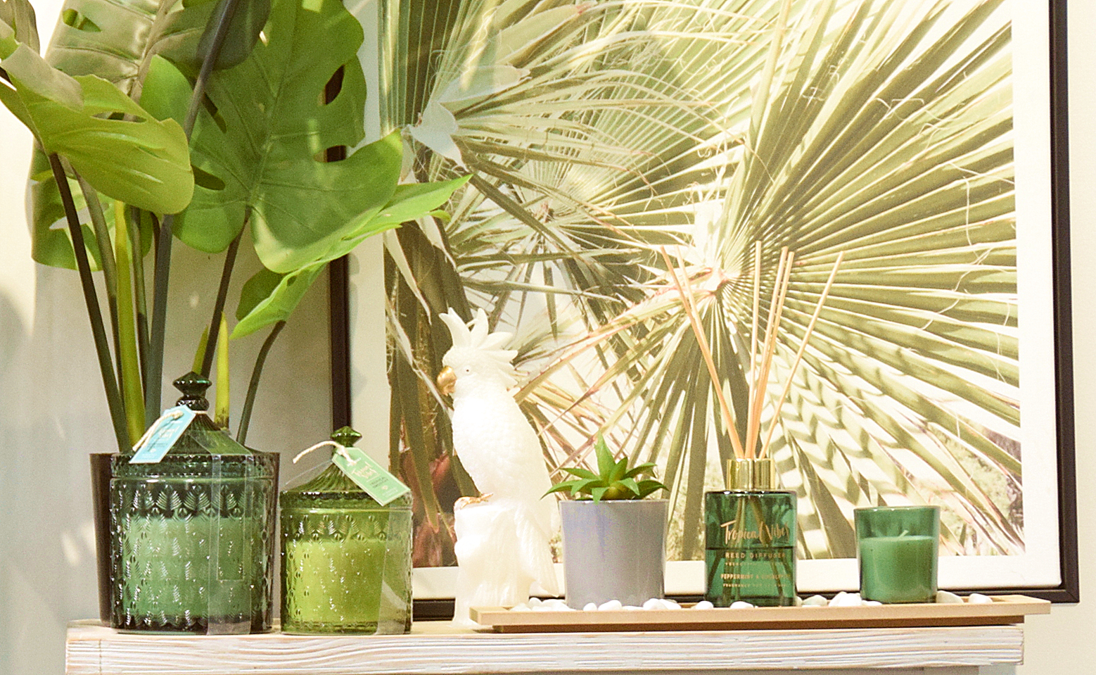 Tropical Vibes Decorated Embossed Scented Glass Candle
