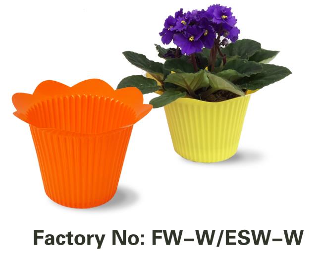 Scallop top with cupcake plastic cover pot