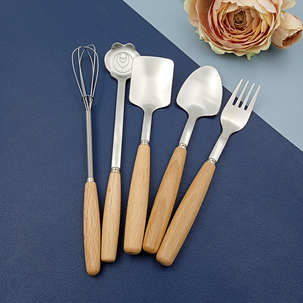 304 cutlery set with wood handle