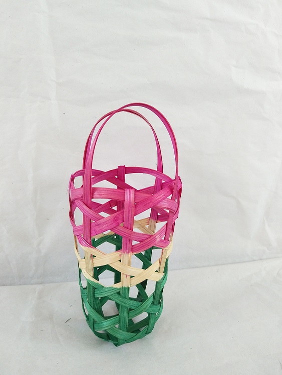 Hand-woven bamboo baskets and gift baskets for Christmas