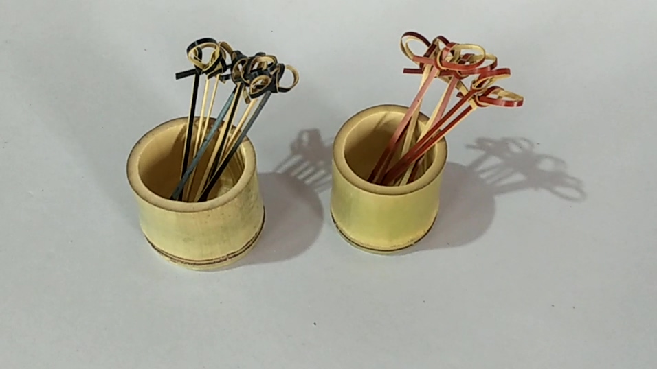 red looped skewer /black stick kont picks