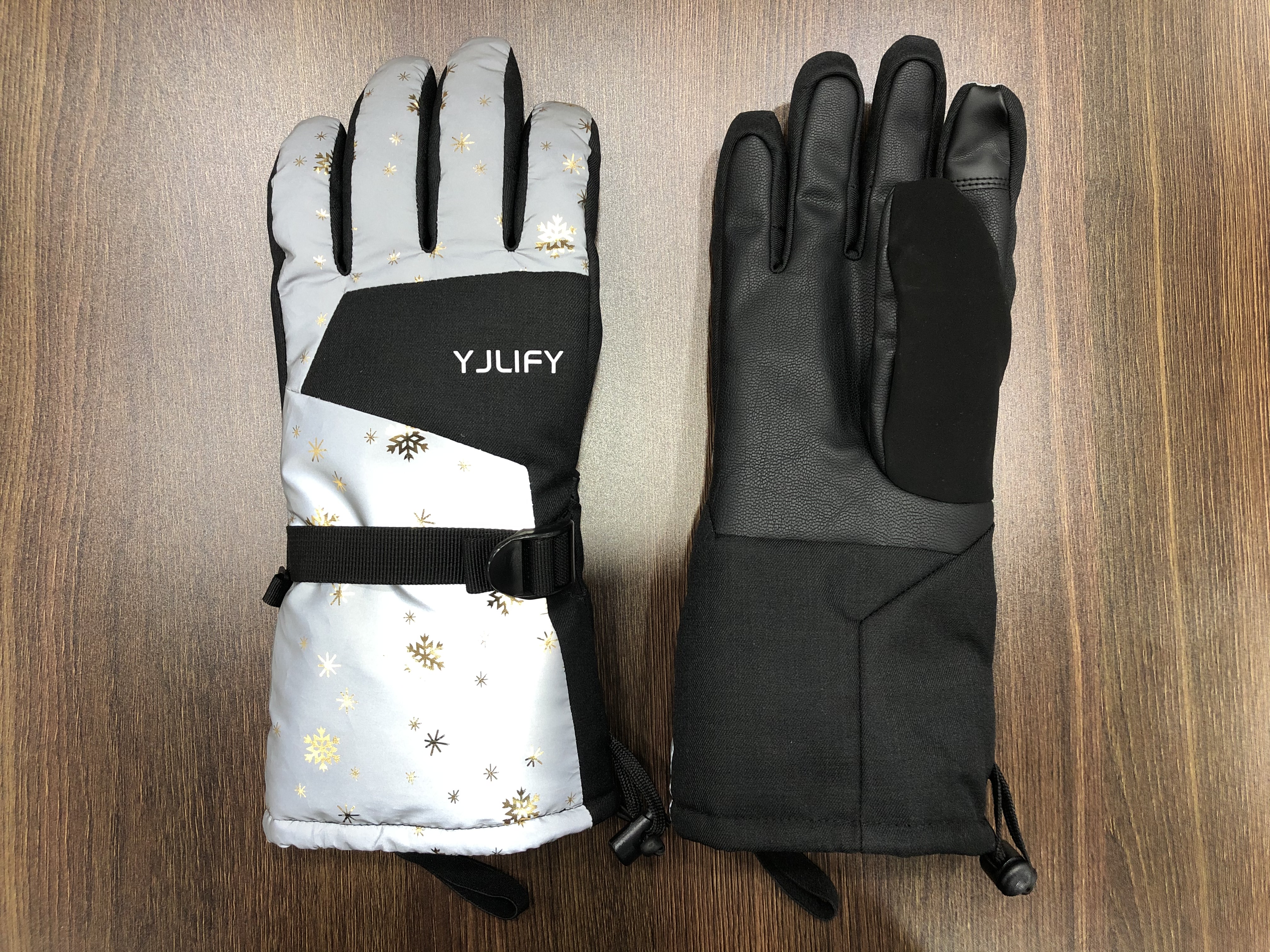 ski gloves