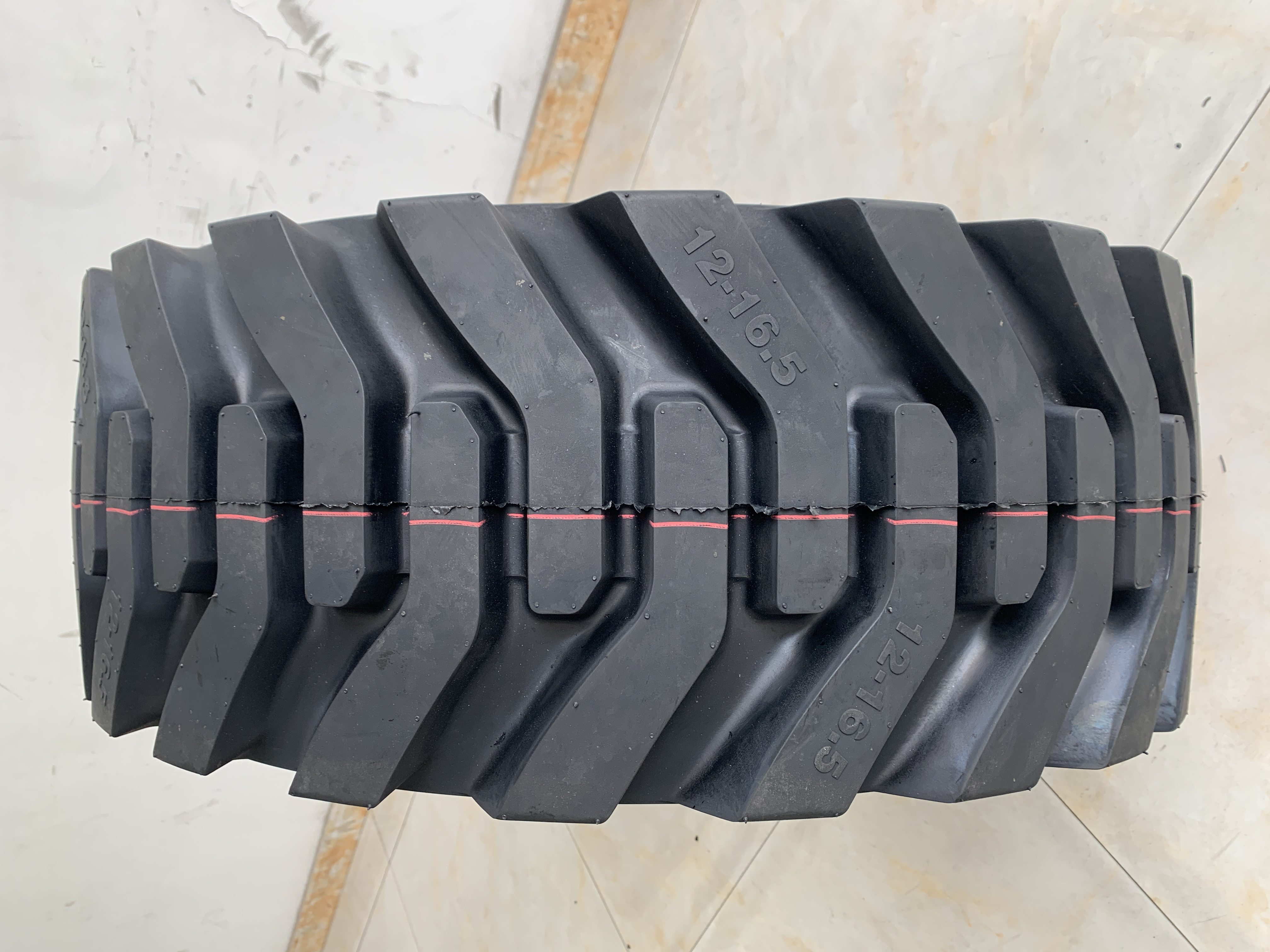 防滑移轮胎 SKID STEER TYRE 10-16.5 SKS-6