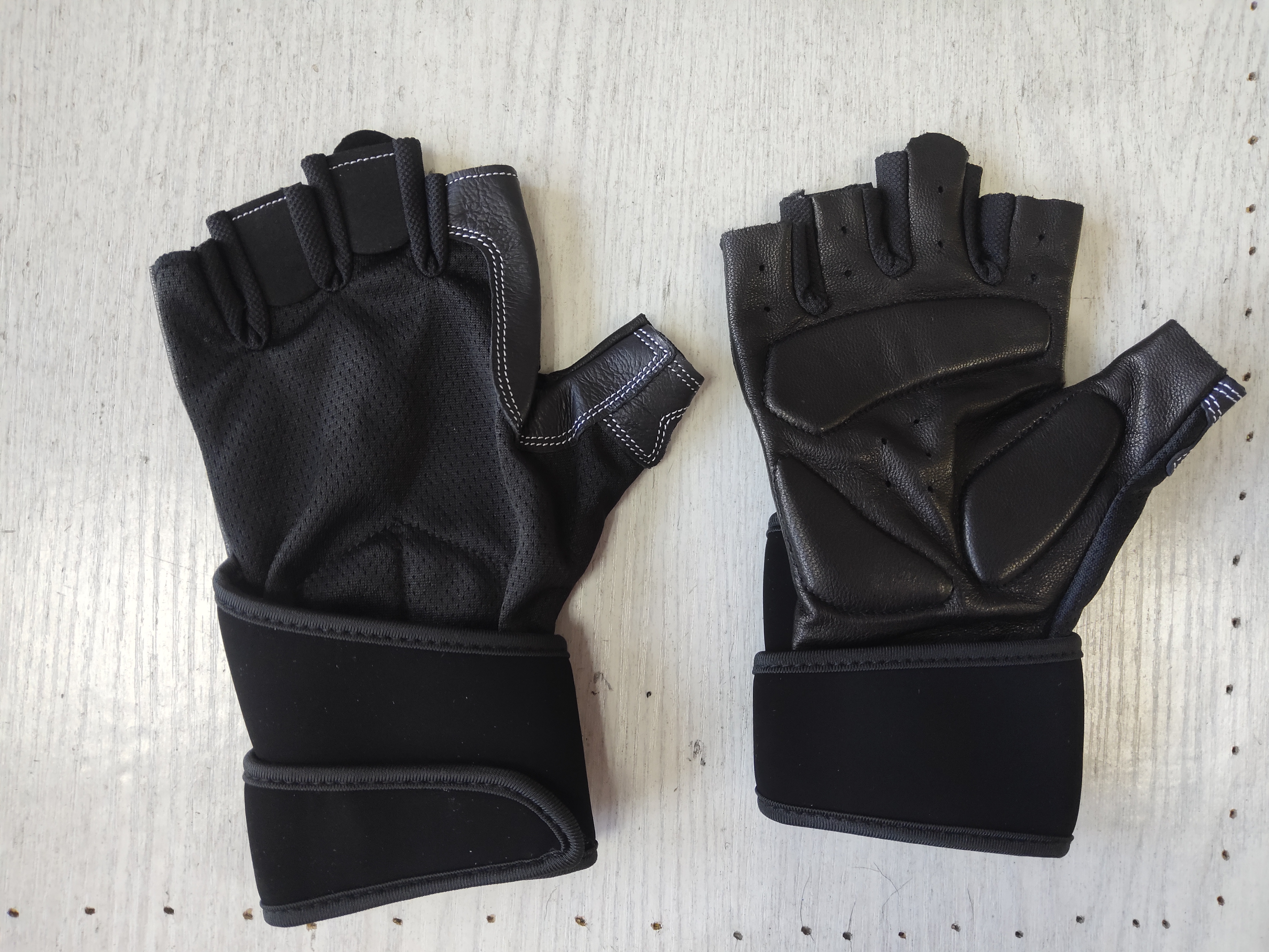 weightlifting gloves